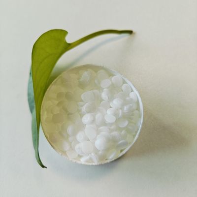 Το Tribehenin CAS 18641-57-1 Rheology Modifier έχει καλή συμβατότητα με τα προϊόντα μαλλιών SyncrowaxTM HRC